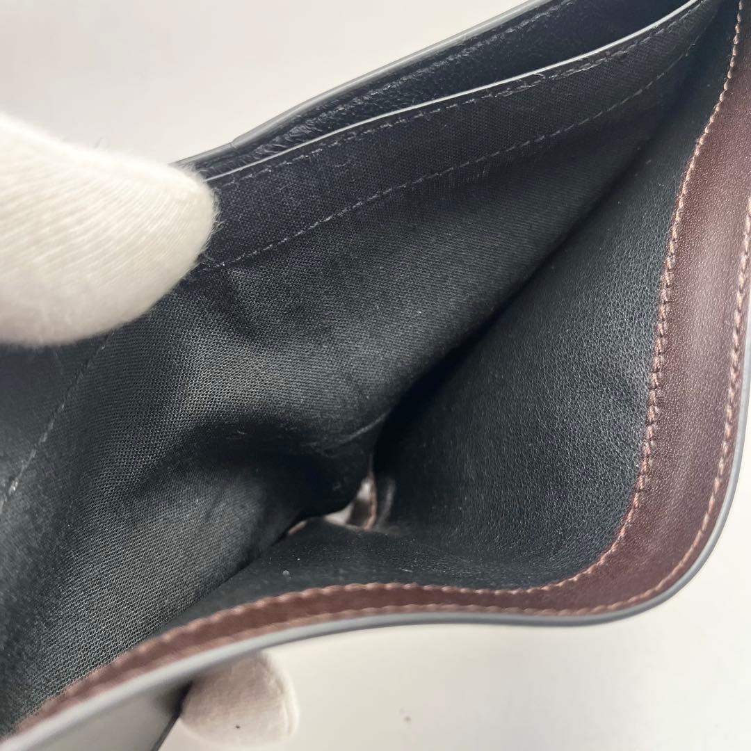 【未使用】フェラガモ　折り財布　レザー　ブラック　小銭入れ付き　シルバー金具