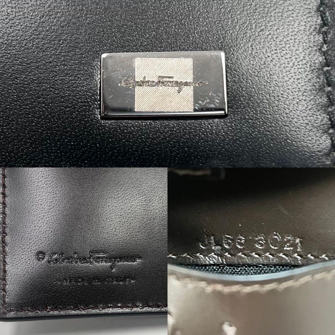 【未使用】フェラガモ　折り財布　レザー　ブラック　小銭入れ付き　シルバー金具