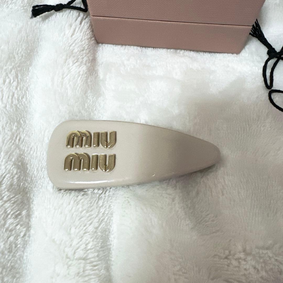 miu miu ヘアピン　オパール