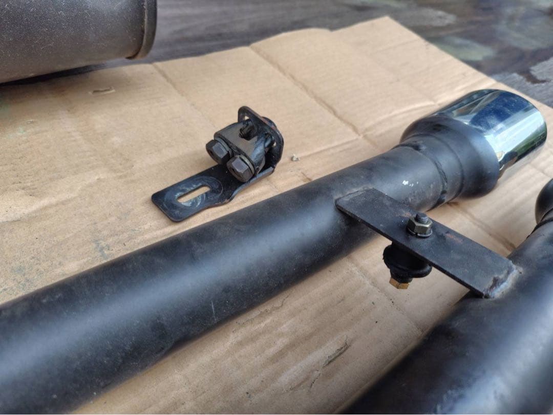 ＤＥデミオ ＨＫＳ マフラー　センター２本出し