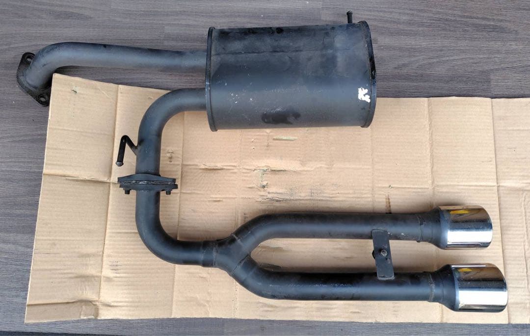 ＤＥデミオ ＨＫＳ マフラー　センター２本出し