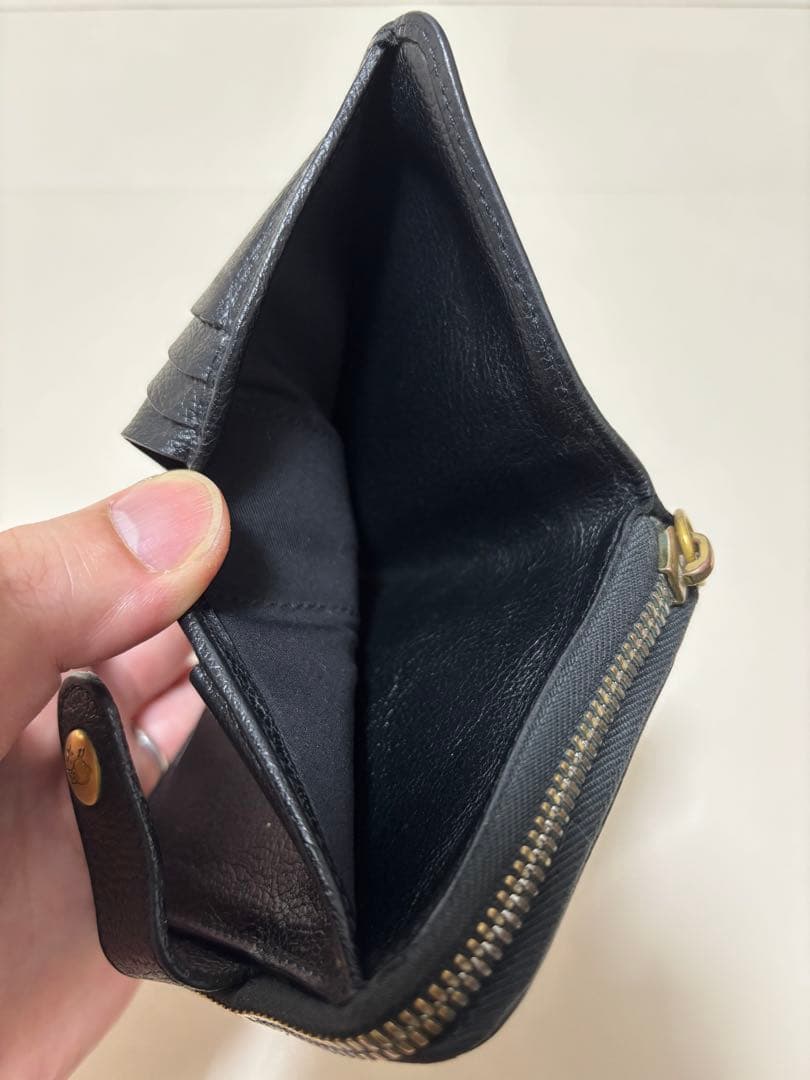 【IL BISONTE】イルビゾンテ ラウンドジップ 折り財布 ブラック 本革