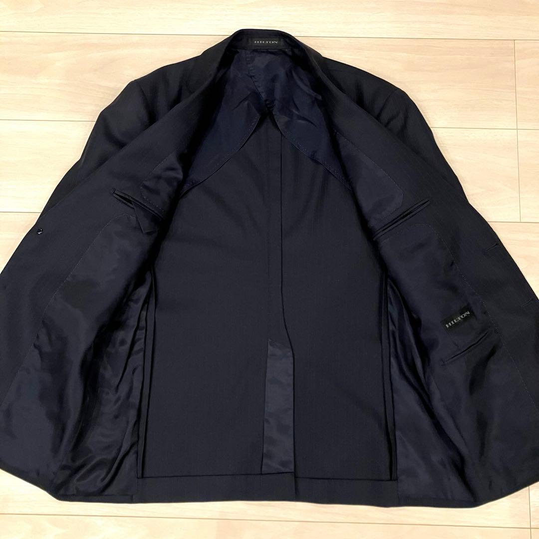 極美品✨HILTON スーツ ３ピース ネイビー 本切羽 高級 ストライプ M