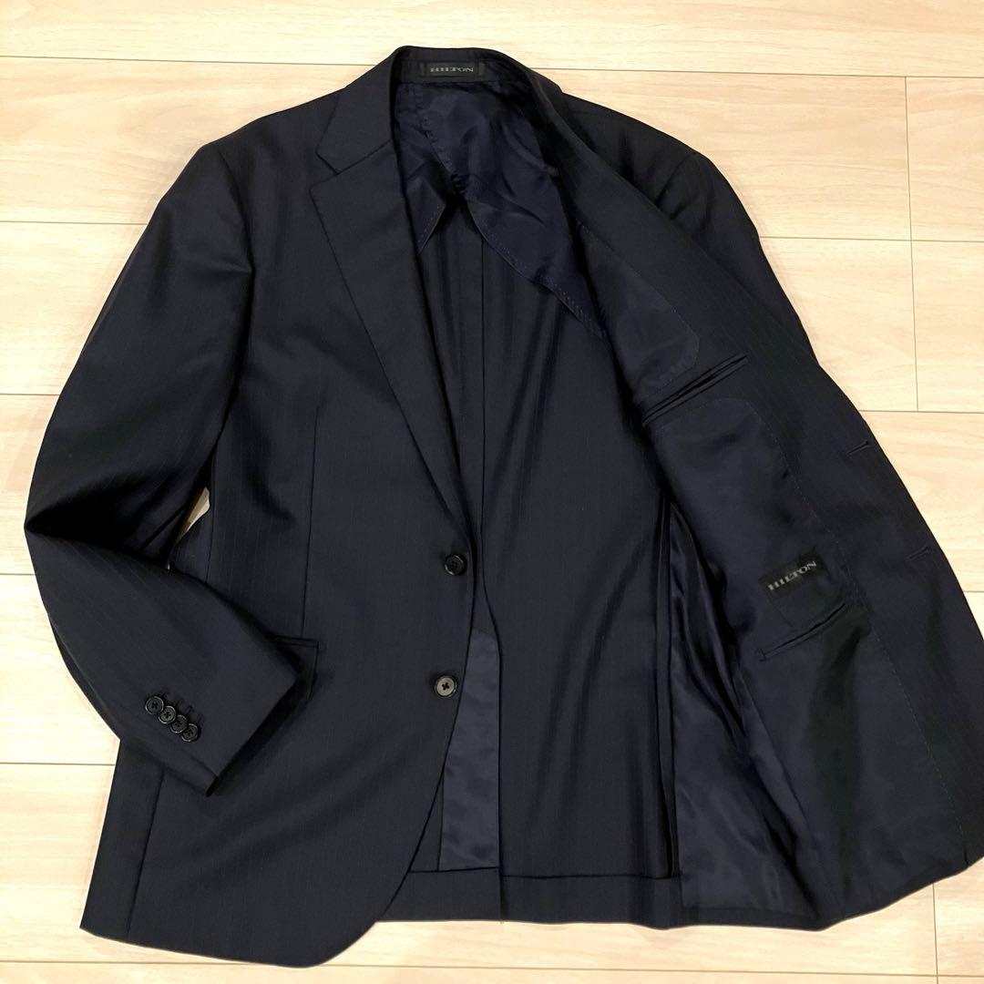 極美品✨HILTON スーツ ３ピース ネイビー 本切羽 高級 ストライプ M