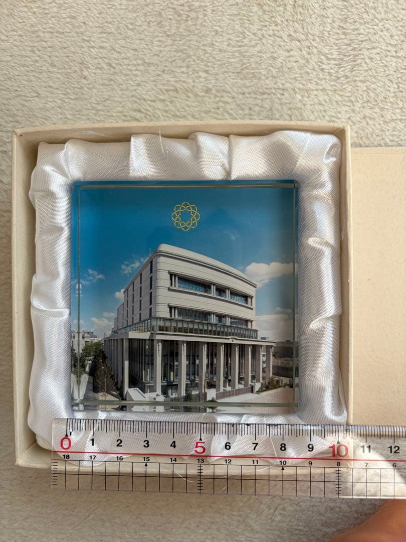 ガラス製建物写真プレート　文鎮　広宣流布大誓堂　プレート　希少　記念品