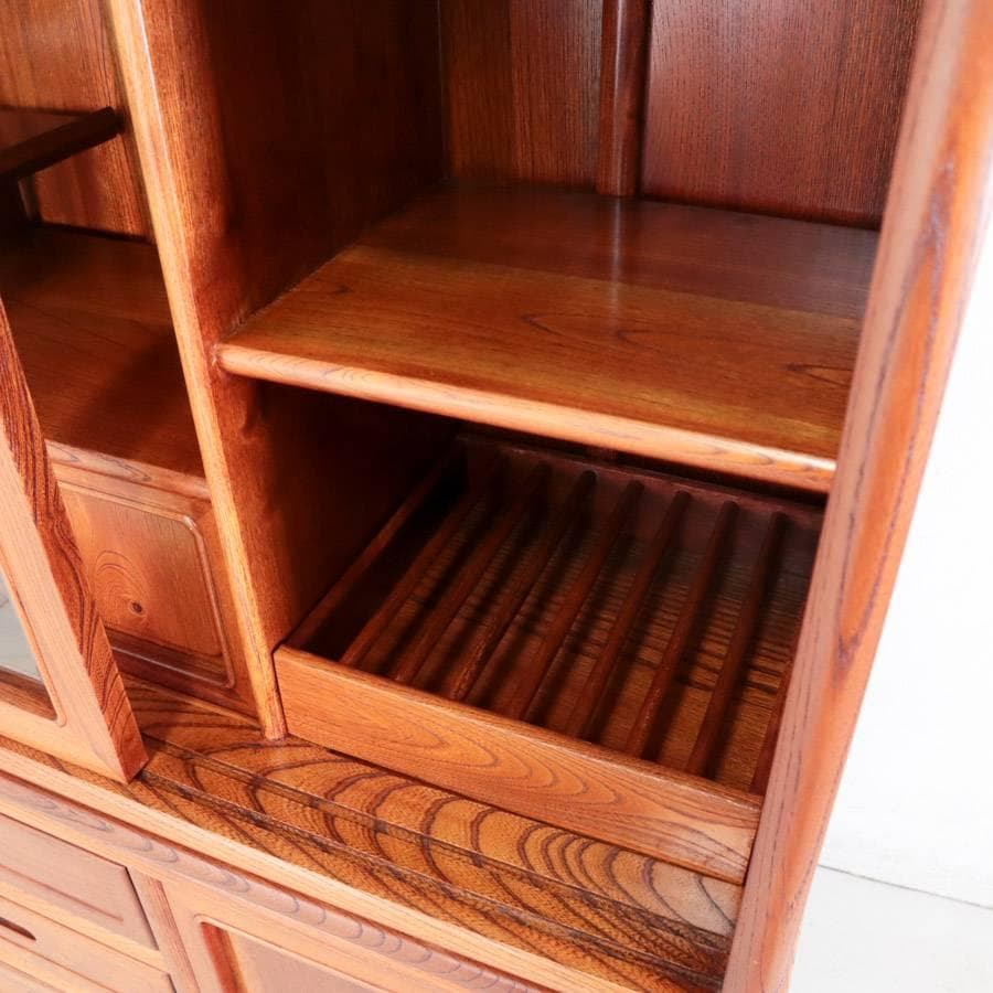 逸品！欅無垢 美しい杢目 大型 茶箪笥 高さ154cm ガラス戸 違い棚 飾り棚