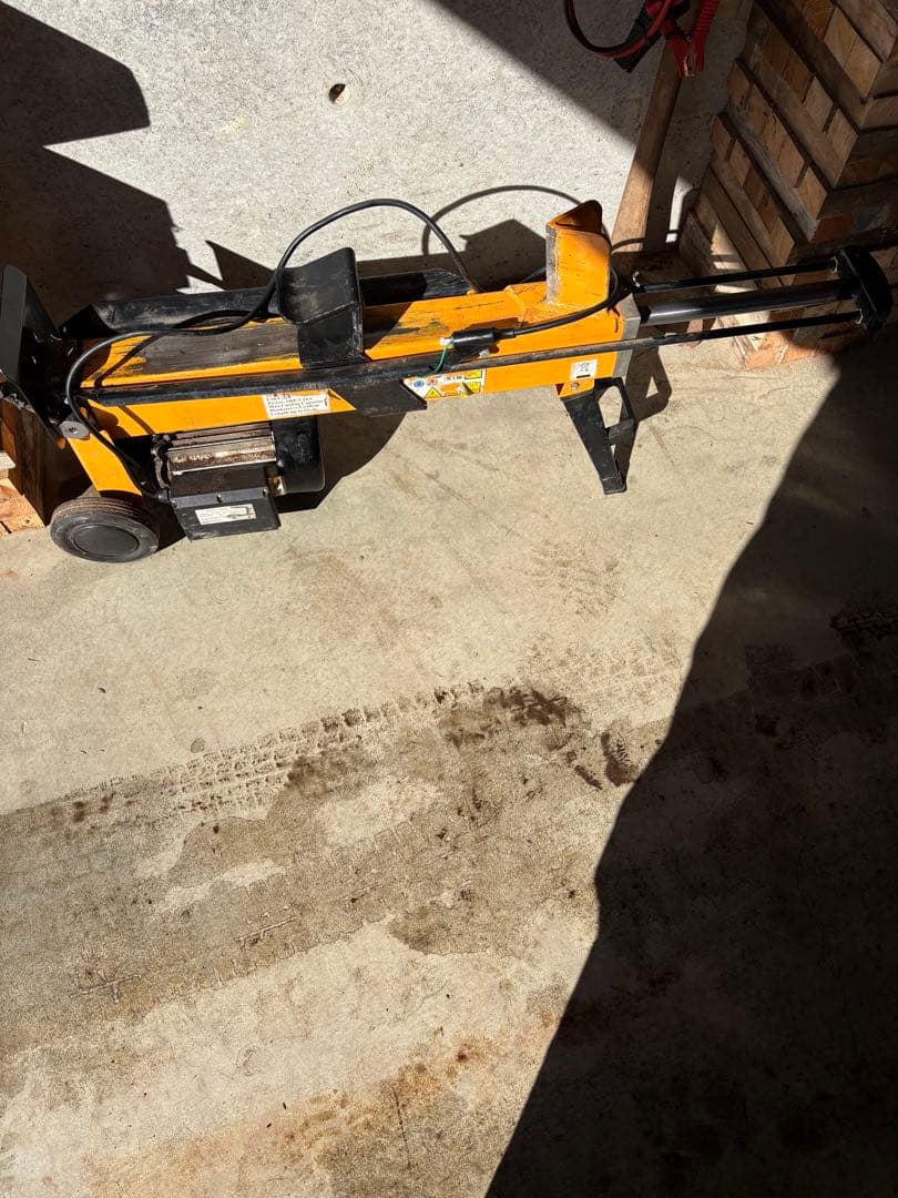 電動薪割り機　新潟県十日町市発　引き取り限定