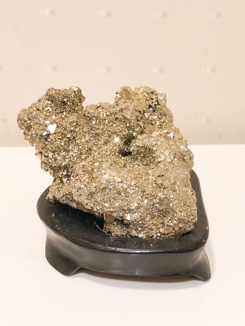 パイライト 自然石 黒色台座付き