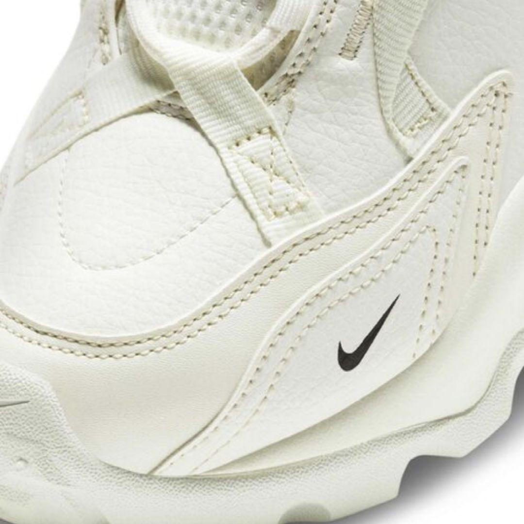 NIKE ナイキ TC7900 24cm ホワイト 新品未使用