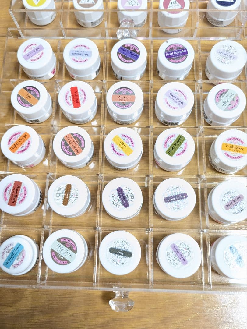 【今月中のみ出品】カラージェル♥　200色　まとめ売り　ケース付　大量　たくさん