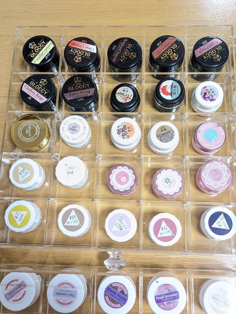 【今月中のみ出品】カラージェル♥　200色　まとめ売り　ケース付　大量　たくさん