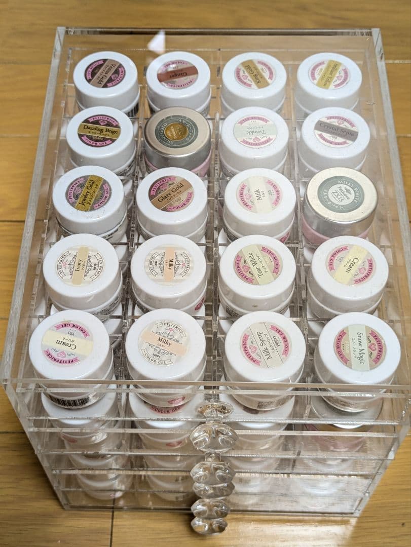 【今月中のみ出品】カラージェル♥　200色　まとめ売り　ケース付　大量　たくさん