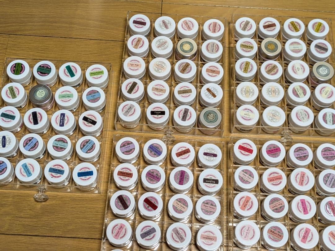 【今月中のみ出品】カラージェル♥　200色　まとめ売り　ケース付　大量　たくさん