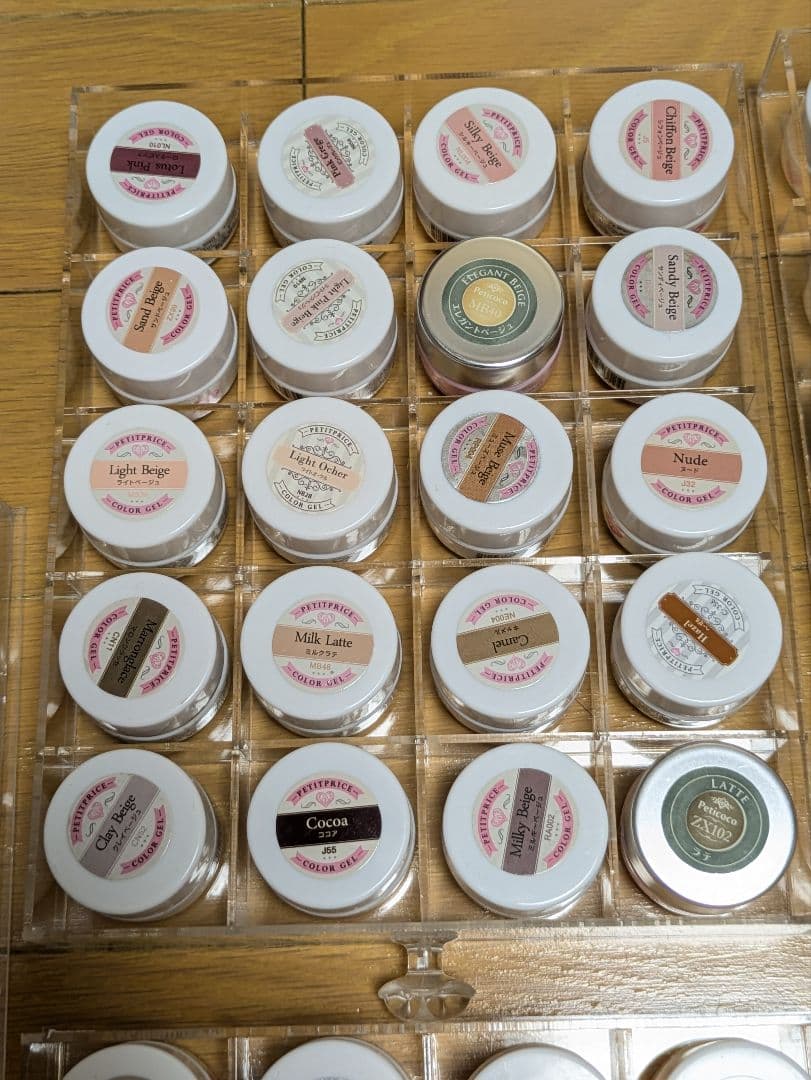 【今月中のみ出品】カラージェル♥　200色　まとめ売り　ケース付　大量　たくさん