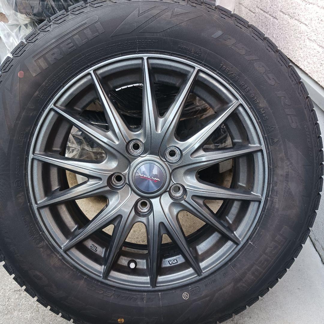 スタッドレスタイヤ　PIRELLI 195/65 R15