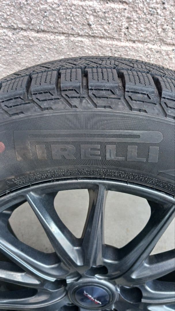 スタッドレスタイヤ　PIRELLI 195/65 R15