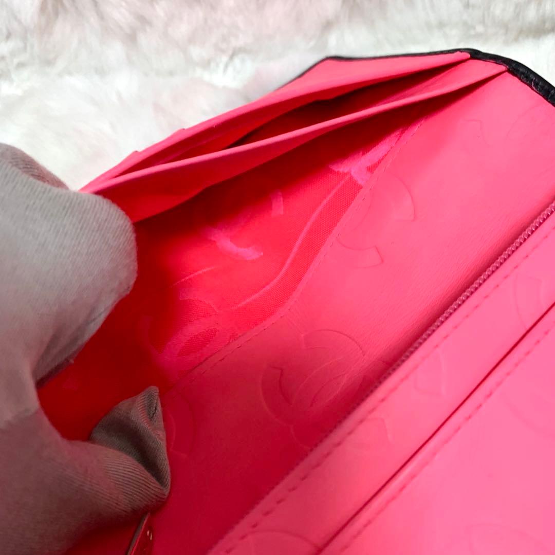 美品！カンボンラインCHANEL 二つ折り財布 黒　ピンク　マトラッセ