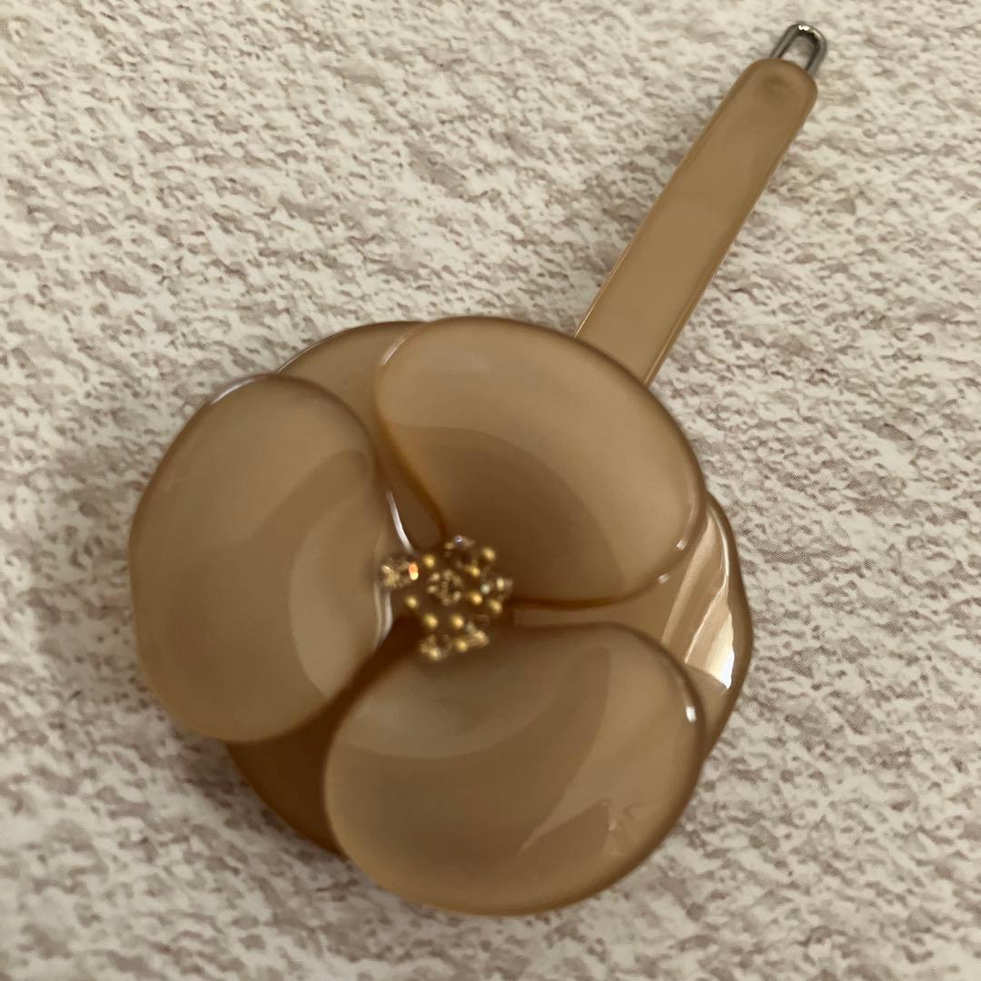 アレクサンドルドゥパリ カメリア ボールピン ベージュ