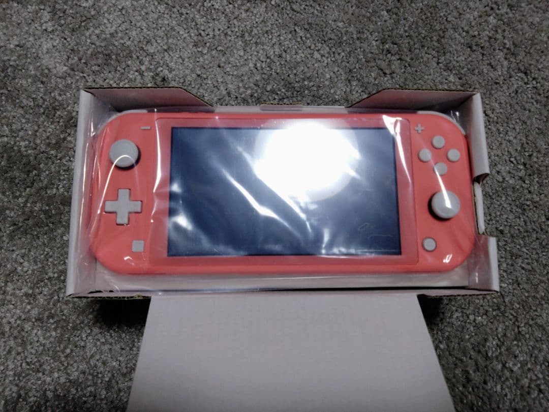 美品　Nintendo Switch Lite コーラル 本体