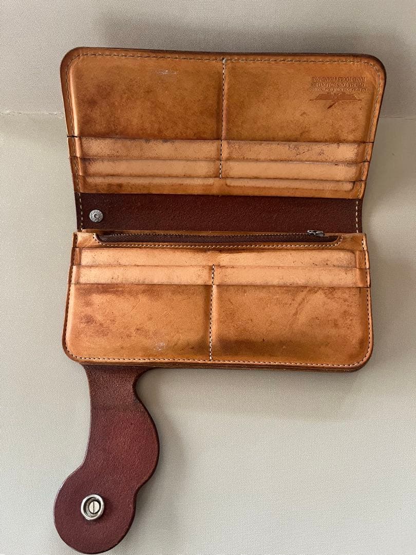 FUNNY カービングレザー　長財布とホルダーセット