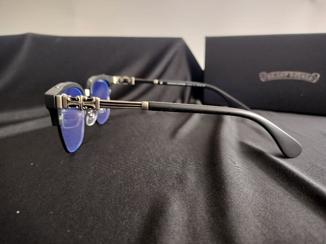 マットシルバー装飾付きマットブラックフレーム　伊達メガネ　クロムハーツ好きに！