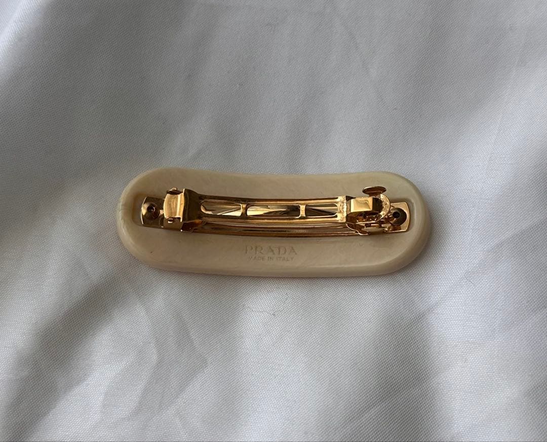 PRADA ヘアクリップ　バレッタ