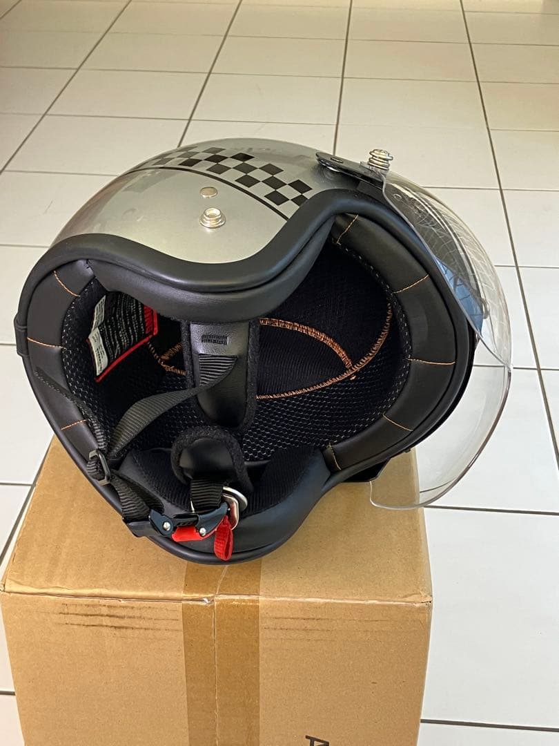 ジェットヘルメット　バイザー付き 旧車にとてもマッチします！