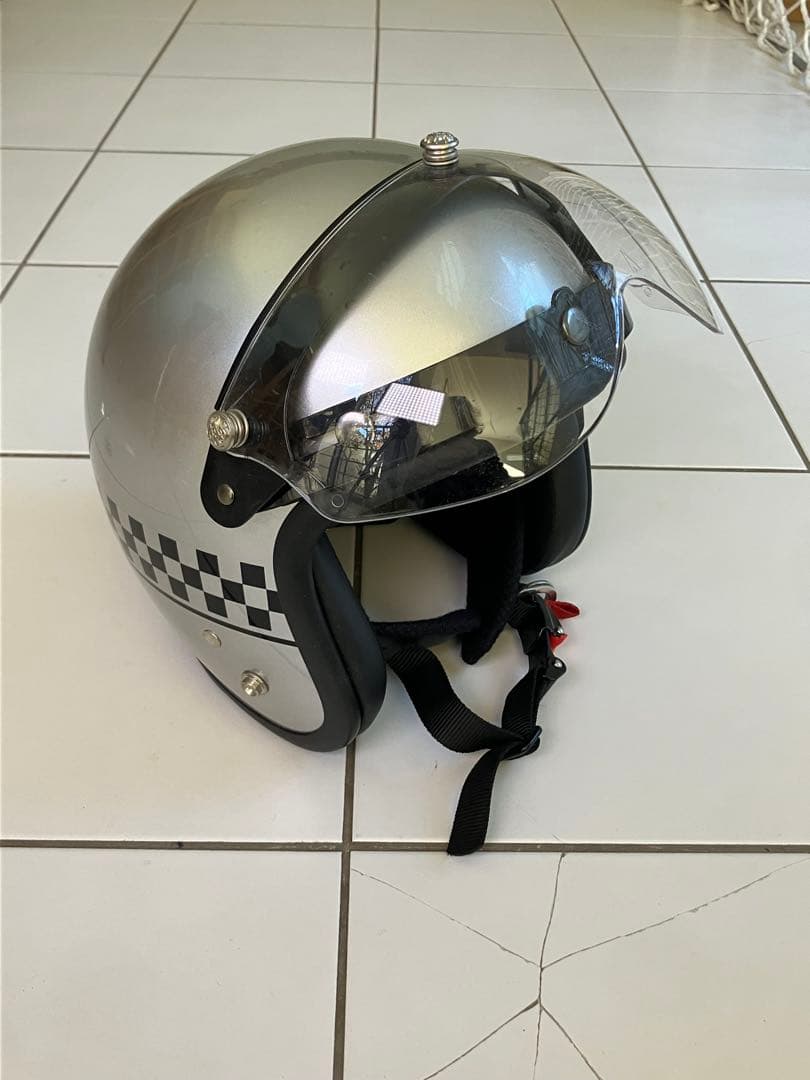 ジェットヘルメット　バイザー付き 旧車にとてもマッチします！