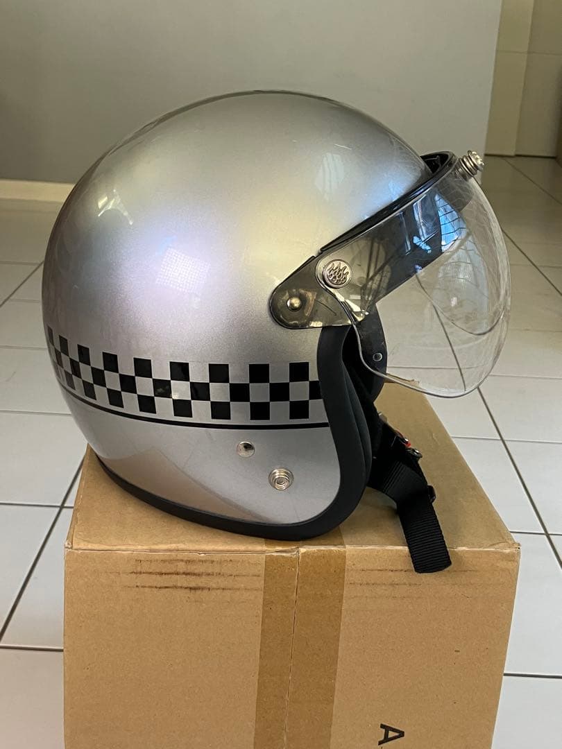 ジェットヘルメット　バイザー付き 旧車にとてもマッチします！