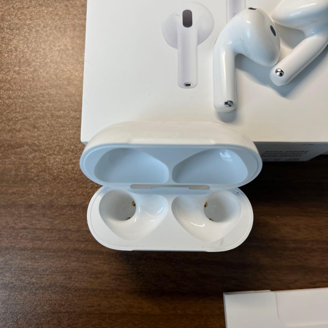 AirPods4 ノイキャン搭載　中古
