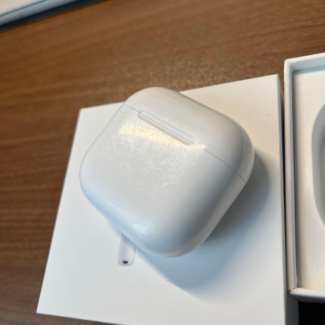 AirPods4 ノイキャン搭載　中古