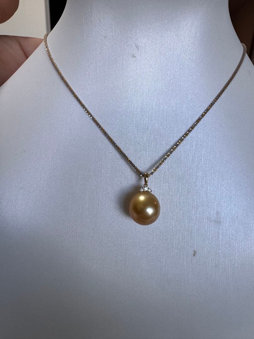 新品　オーロラ級　南洋白蝶ゴールデンパールペンダント