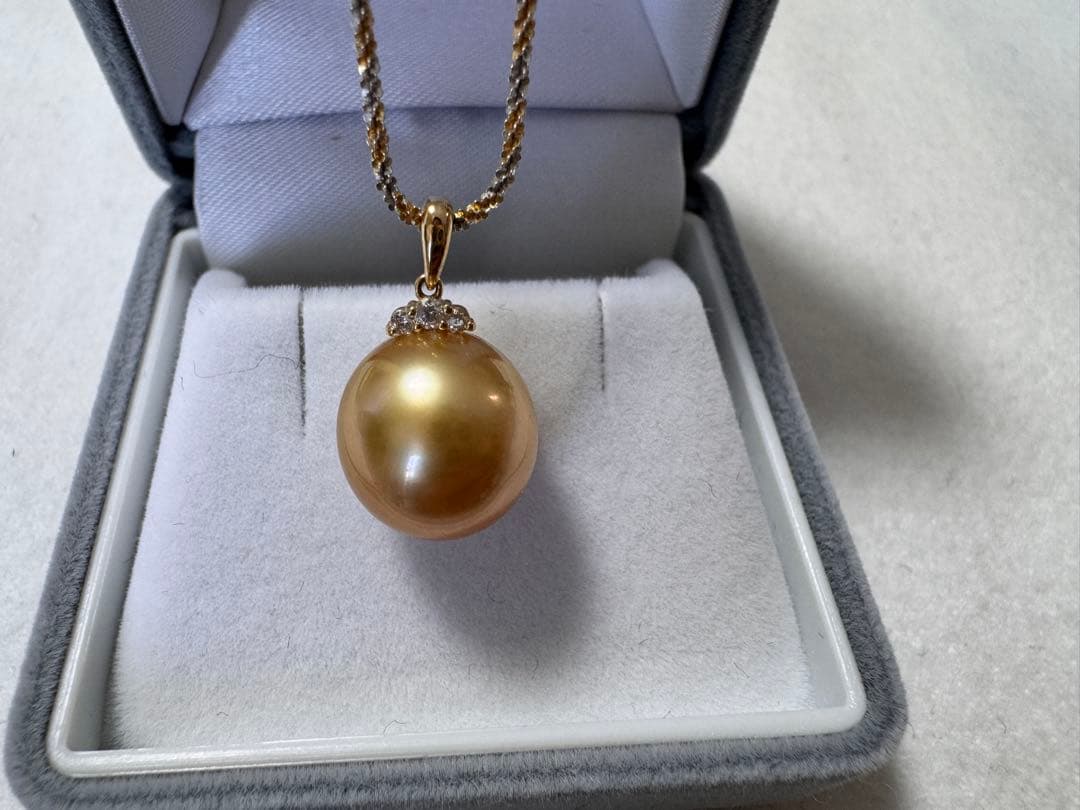 新品　オーロラ級　南洋白蝶ゴールデンパールペンダント