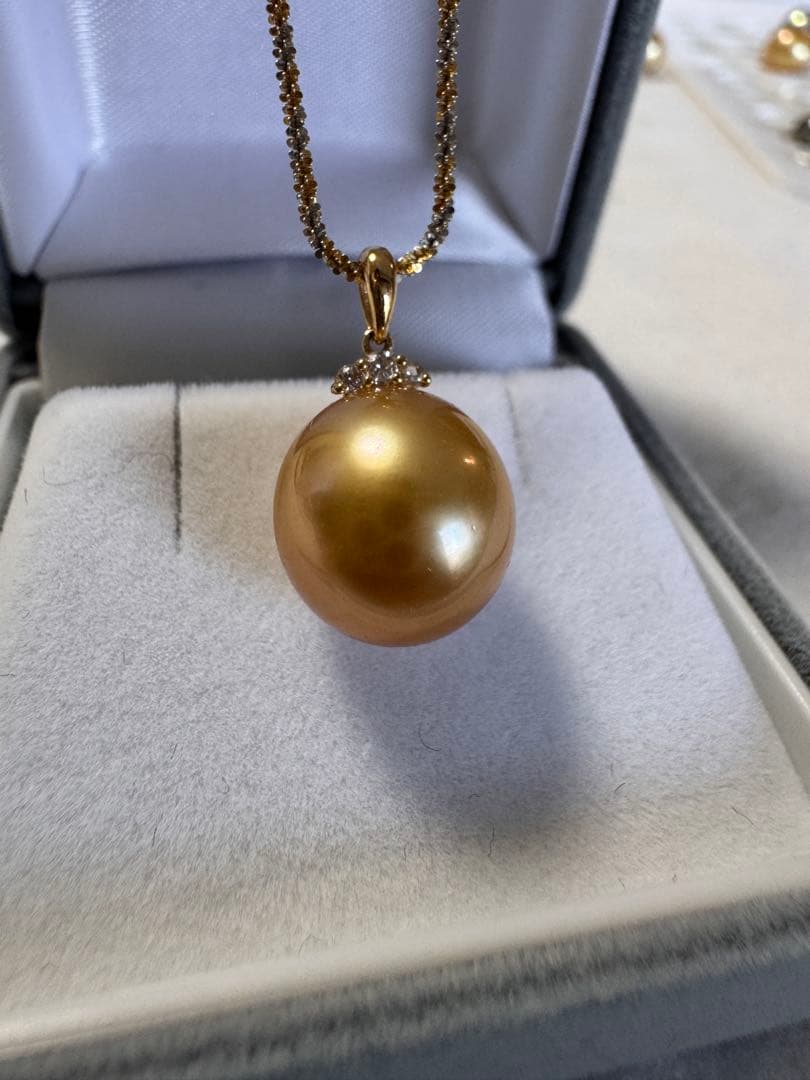 新品　オーロラ級　南洋白蝶ゴールデンパールペンダント