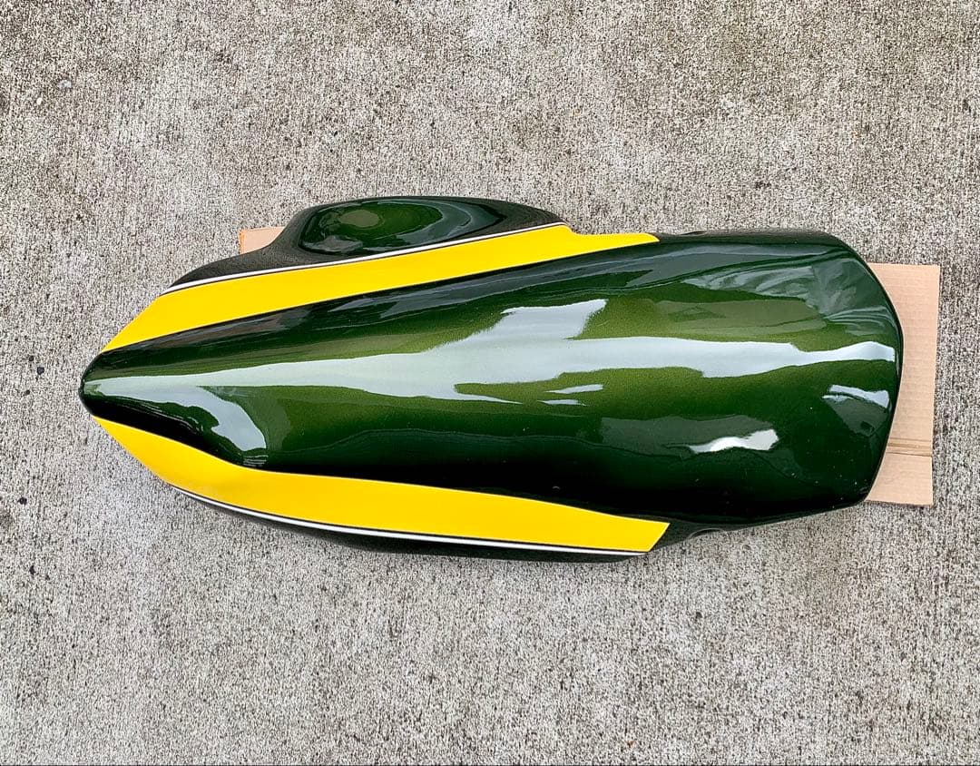 おひとつ限り！ Z900RS アンダーカウル キャンディトーングリーン 社外品