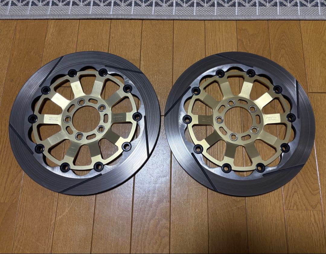 サンスター　Fディスクローター KC-101 スリットタイプ　左右　中古です。