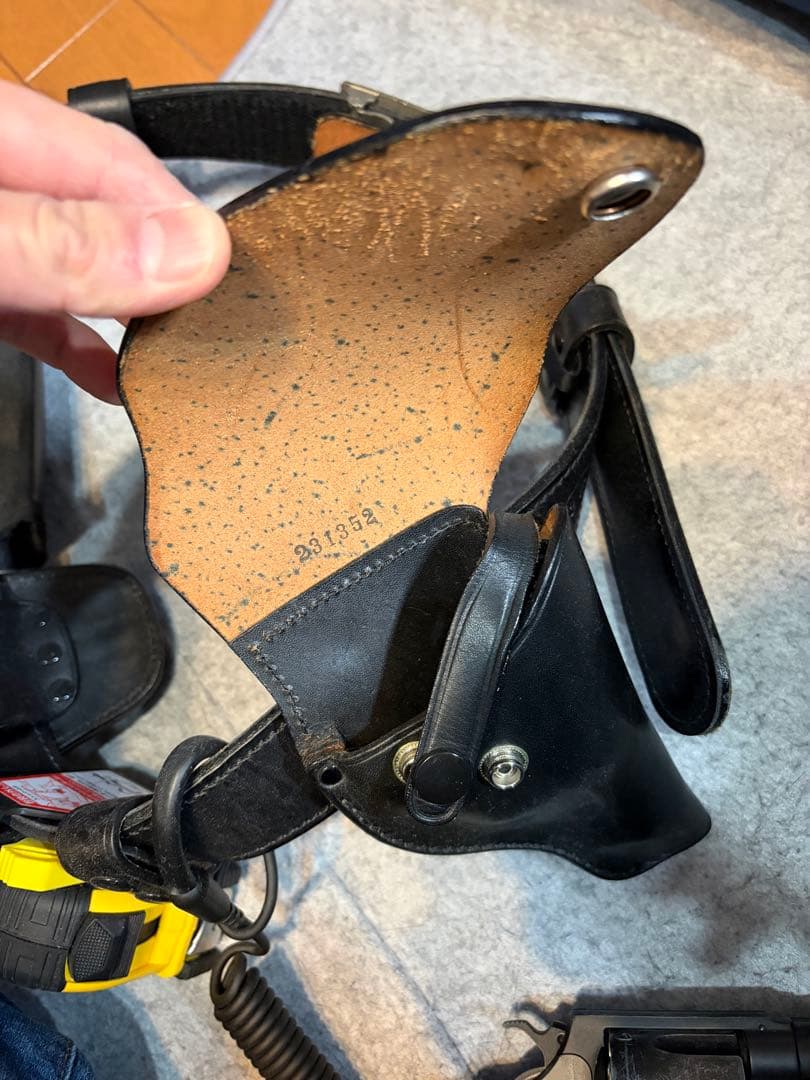 警察　ベルト　　ジム　　　帯革　レプリカ　演劇用　セット