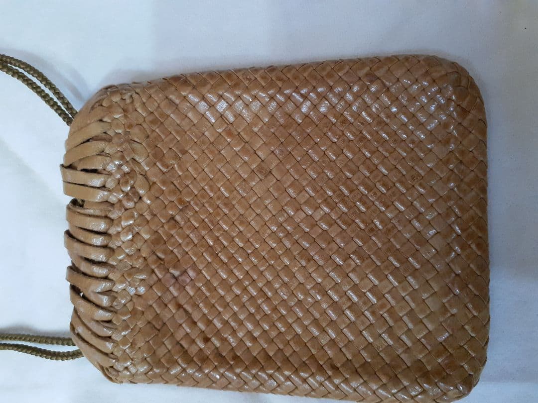 ヨーガンレール革製シルクコード小物入れ