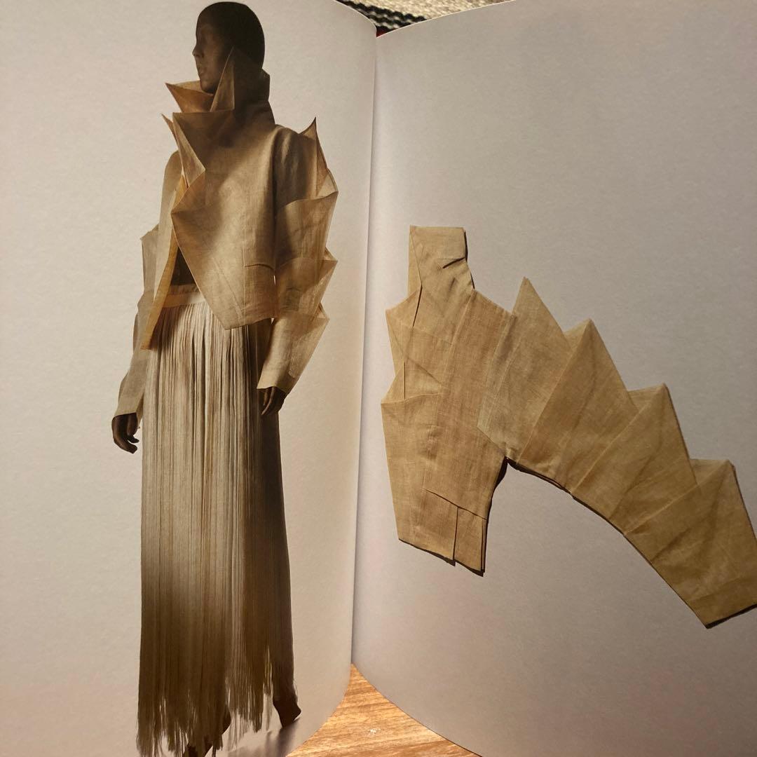 【09302】 ISSEY MIYAKE  EXHIBITION  三宅一生展