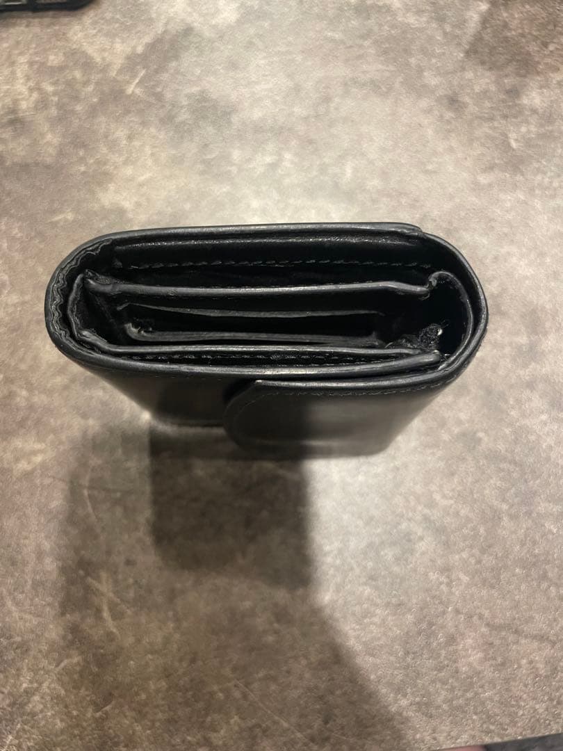 ʕ*ʔ様 マルジェラ　レザー製 黒 三つ折り財布 ジッパー付き　小銭入れ内破れあ