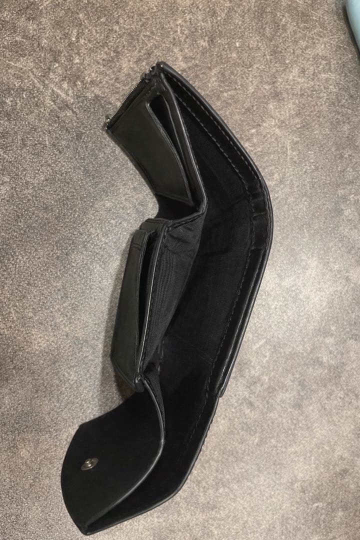 ʕ*ʔ様 マルジェラ　レザー製 黒 三つ折り財布 ジッパー付き　小銭入れ内破れあ