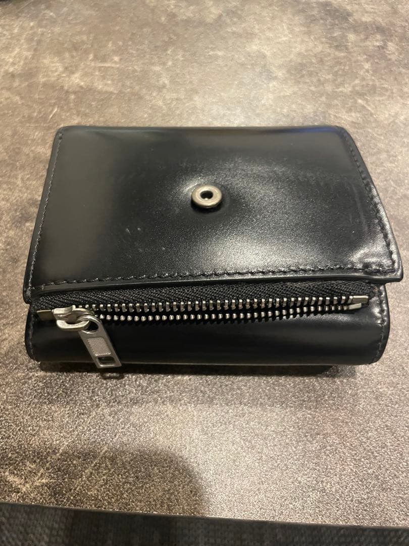 ʕ*ʔ様 マルジェラ　レザー製 黒 三つ折り財布 ジッパー付き　小銭入れ内破れあ