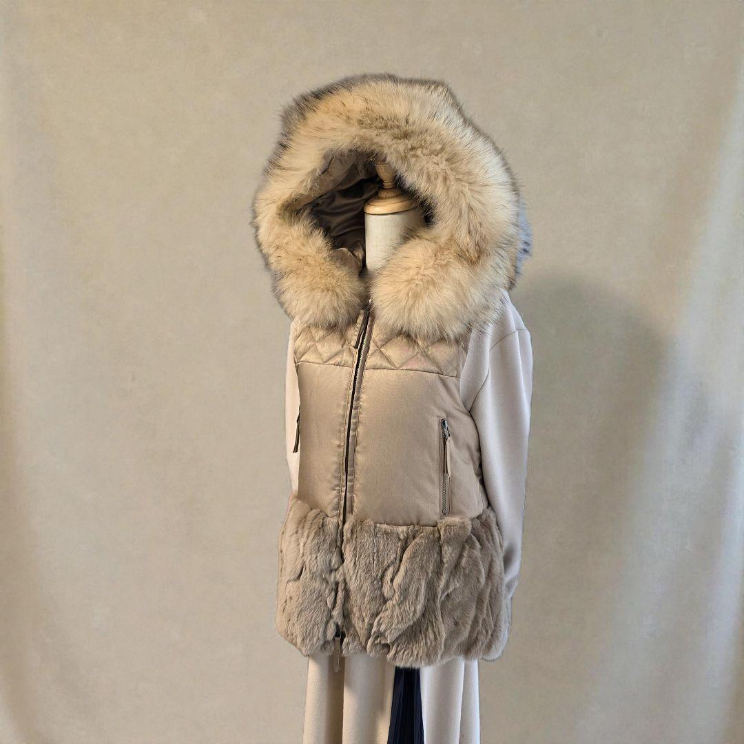 グレースコンチネンタル ダイグラム ファー付 ベージュダウンベスト