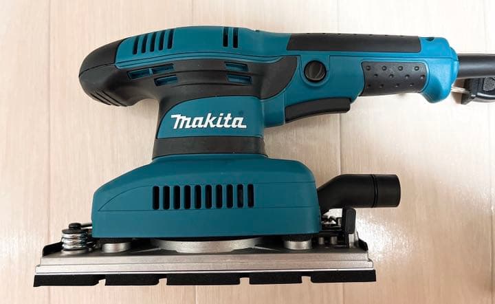 Makita 仕上げサンダ　B03710