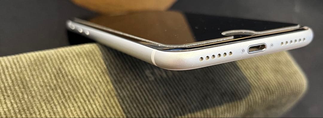 iPhone SE 第2世代 64GB