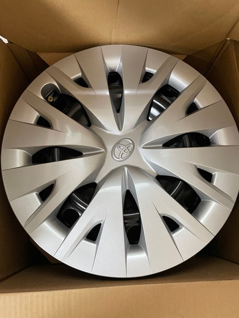 トヨタ 15インチ ヤリス新車外し4本セット三連休