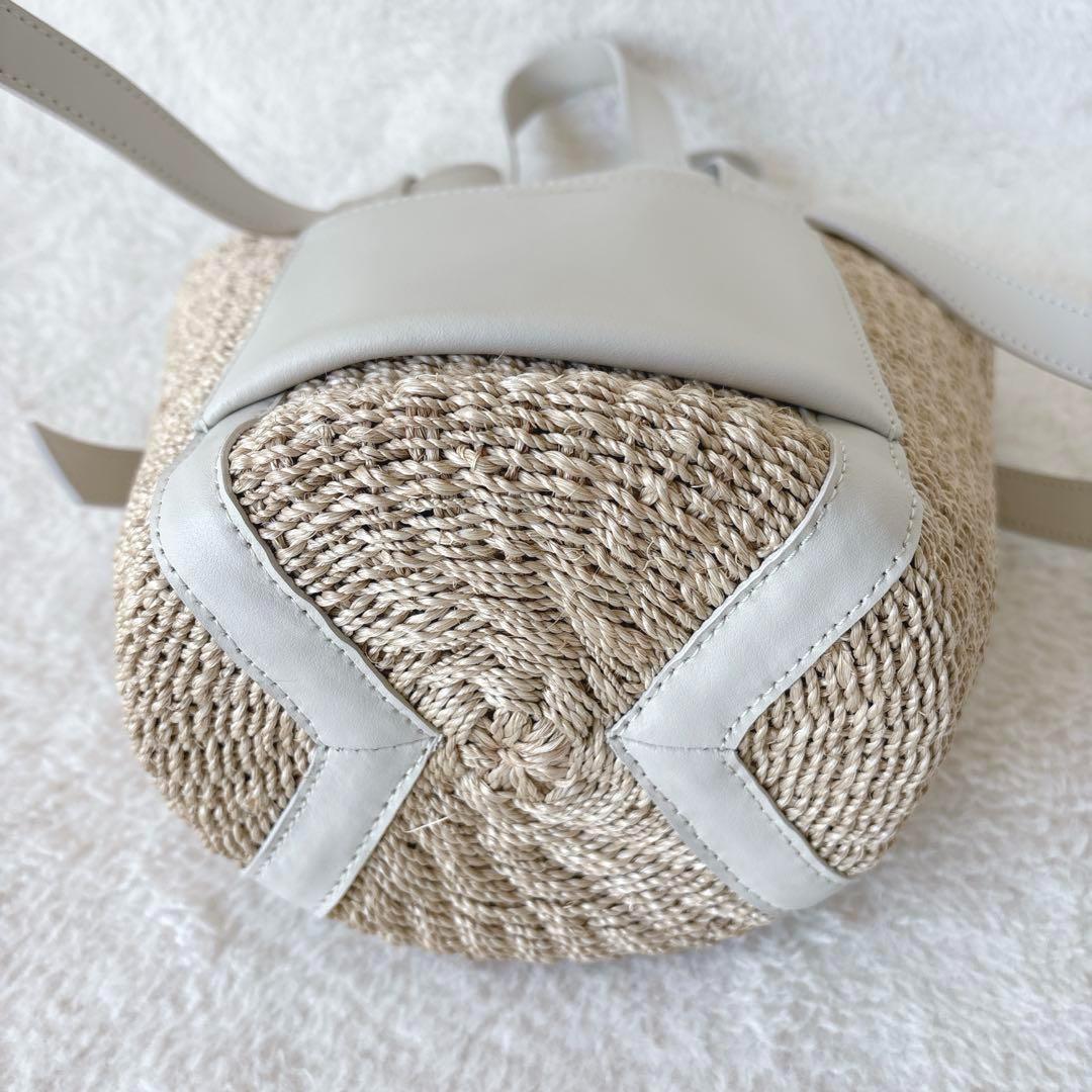 極美品✨ヴィオラドーロ　かごバッグ　ホワイトレザー　夏バッグ　本革　ゴールドロゴ