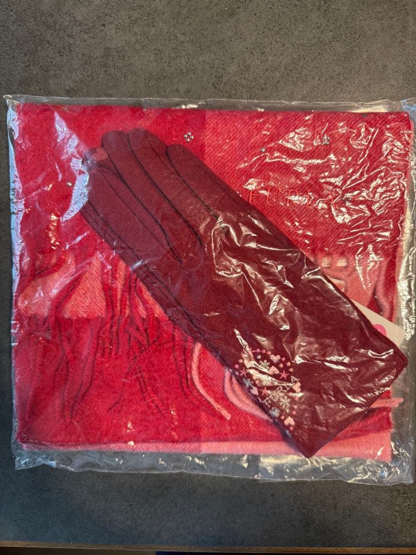 【FURLA 】新品未使用　マフラー 手袋 セット