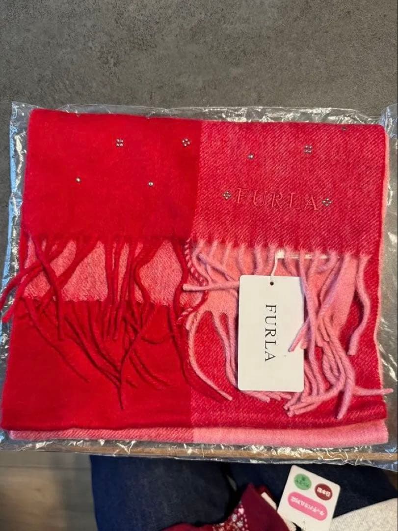 【FURLA 】新品未使用　マフラー 手袋 セット