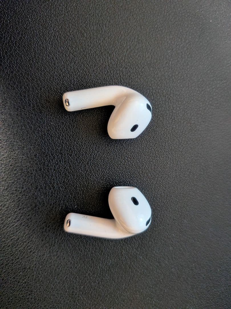 ちゃむ　【未使用に近い】AirPods4 アクティブノイズキャンセリング